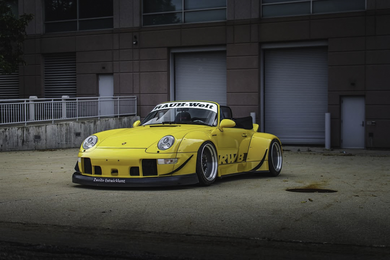 Porsche 993 Cab&rsquo; RWB – La Nohra d&rsquo;Akira… et en plus, elle est jaune !
