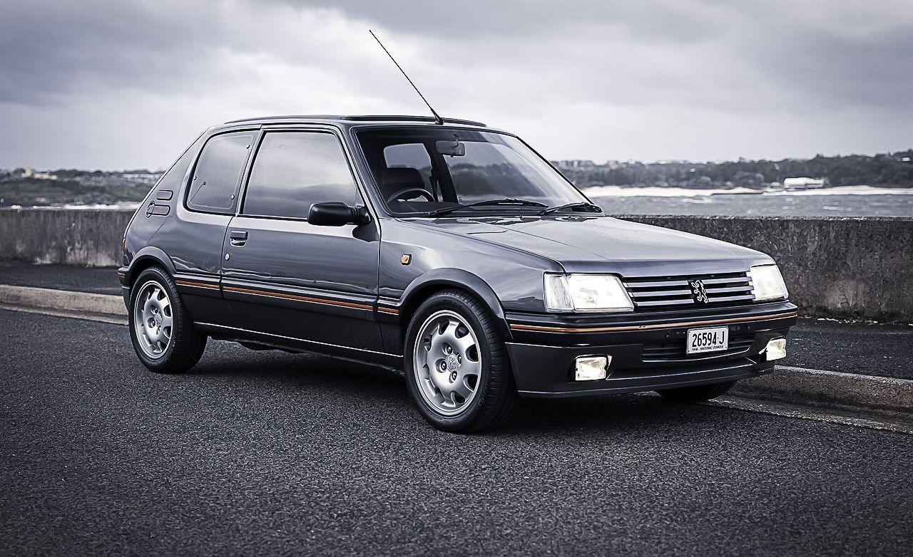 &rsquo;93 Peugeot 205 GTi S16 – Pourquoi ils ne l&rsquo;ont jamais faite ?!